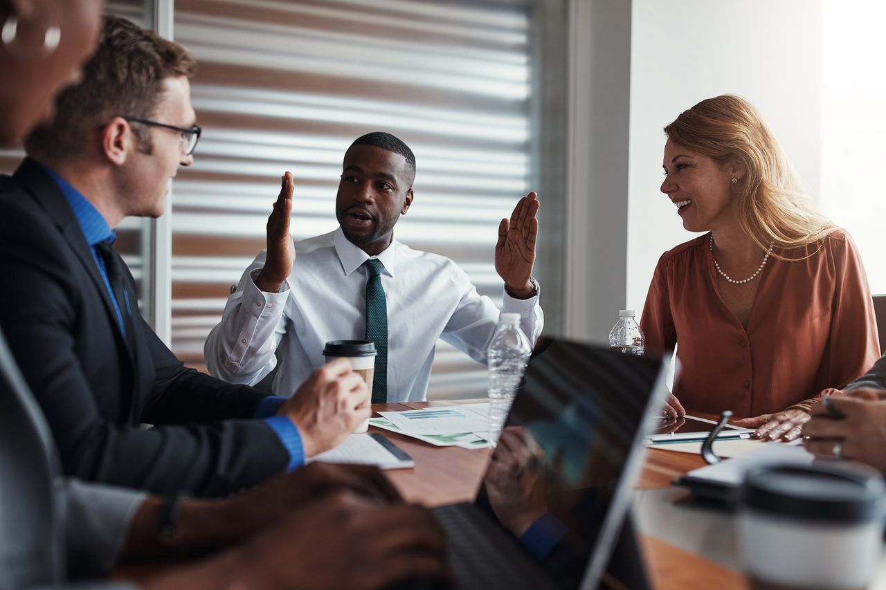 CSRD 2025 : préparation des entreprises de plus de 500 salariés pour rapports de durabilité et conformité réglementaire.