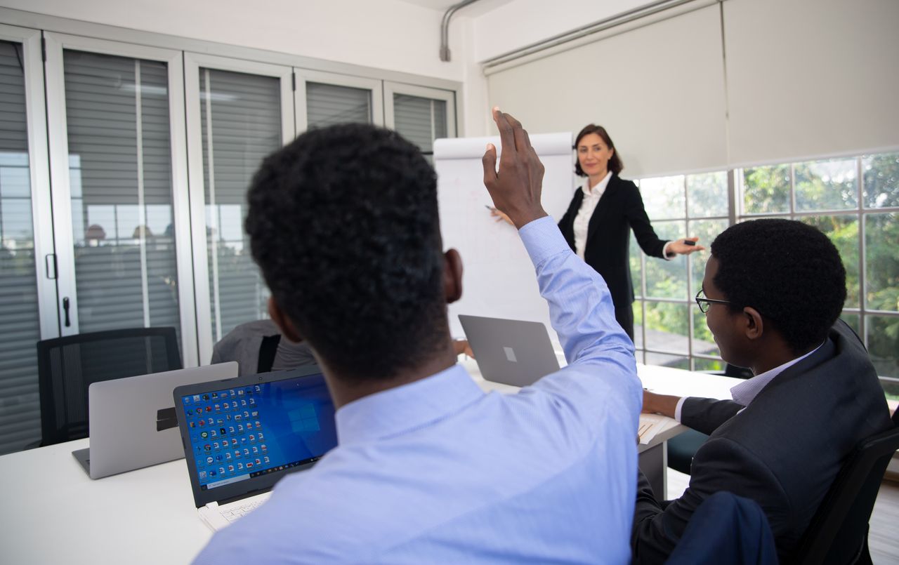 Parcours pratique RSE pour PME et associations : comparer, mesurer l'impact, prioriser actions et structurer stratégie efficace.